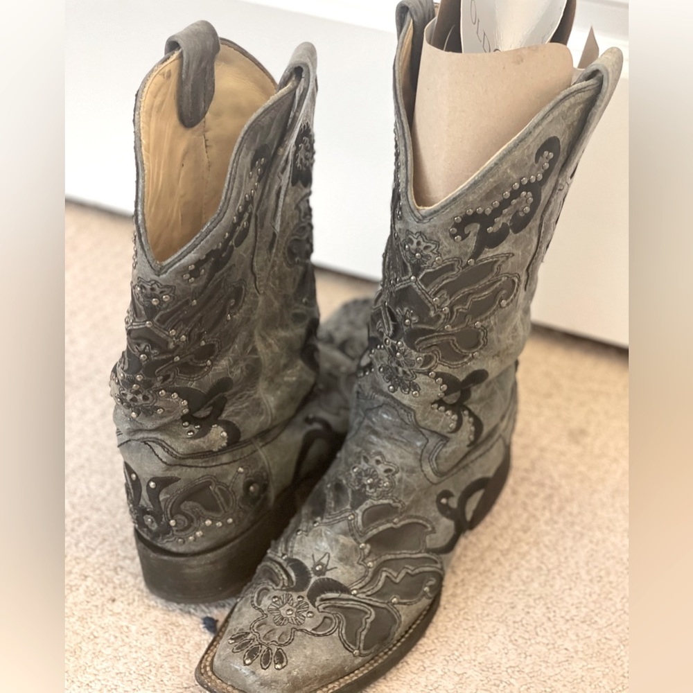 Wide Calf Corral Cowboy / Cowgirl Boots